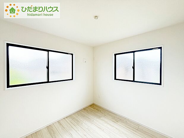 【子供部屋】《2号棟》机にベットを置けば子供部屋の完成です！