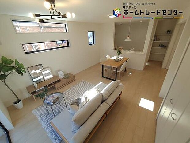 広々とした開放感あふれるリビングです。ご家族でインテリアのレイアウトを考えるのも楽しみになりそうです。家具付き販売ではございません。