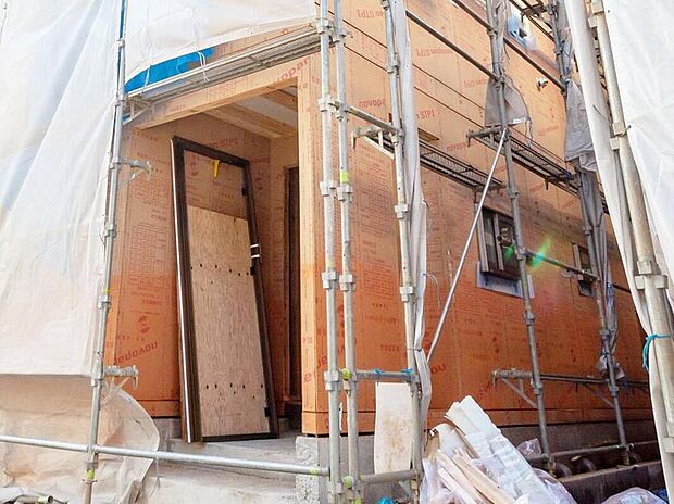 構造用面材には国土交通大臣認定パーチクルボード9ｍｍ厚（大臣認定仕様 FRM-0177）を使用。一般的には2.5倍の壁倍率も、2.9倍に設定しています。