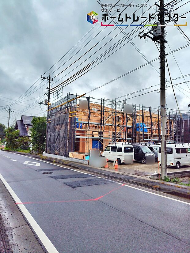 【前面道路含む現地写真】ひとたび扉を開けばそこに待っているのは上質な空間とマイホームでの新生活をイメージさせる優雅なひととき。「この家なら…」ではなく「ここに住みたい♪」と思う感動をお届けいたします。