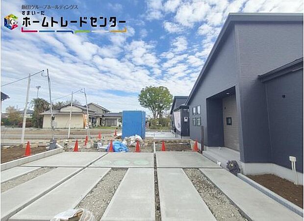 【前面道路含む現地写真】ひとたび扉を開けばそこに待っているのは上質な空間とマイホームでの新生活をイメージさせる優雅なひととき。「この家なら…」ではなく「ここに住みたい♪」と思う感動をお届けいたします。