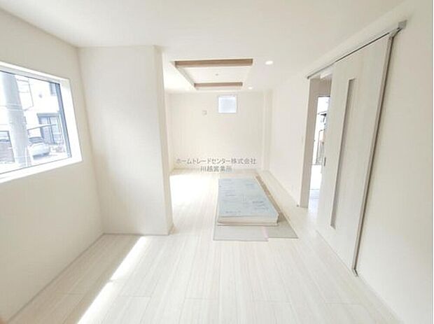 【リビング】仕事、家事、それに育児と忙しく、自分の時間をなかなか取れない毎日。でも、住まいの選び方次第では時間に余裕が生まれ、気持ちもゆったり。趣味だって楽しめるかも♪