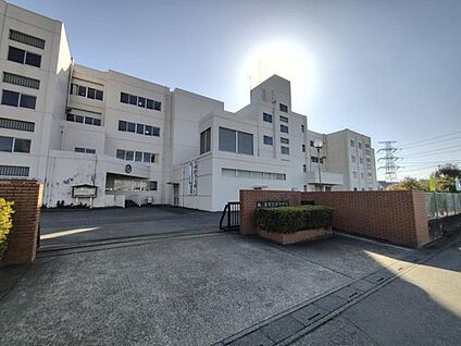鶴ヶ島市立西中学校 559ｍ(徒歩7分)