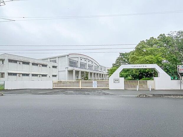川島町立西中学校(約1,200m)