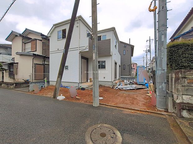 【現地外観写真】住宅性能評価で耐震等級３（最高等級）を取得！お客様を守る大切な住宅だからこそ、第三者の検査を受けて安心して住んでいただける住宅をご案内させて頂きます。その頑丈さを、ぜひ現地にてご体感くださいませ。