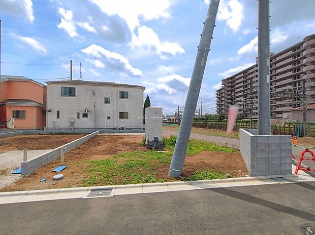 【現地外観写真】住宅性能評価で耐震等級3(最高等級)を取得!お客様を守る大切な住宅だからこそ、第三者の検査を受けて安心して住んでいただける住宅をご案内させて頂きます。その頑丈さを、ぜひ現地にてご体感くださいませ。