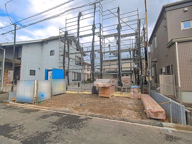 【現地外観写真】住宅性能評価で耐震等級３（最高等級）を取得！お客様を守る大切な住宅だからこそ、第三者の検査を受けて安心して住んでいただける住宅をご案内させて頂きます。その頑丈さを、ぜひ現地にてご体感くださいませ。