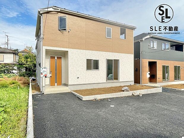 毎日の車の出し入れもスムーズにできる、ゆとりある前面道路に面した住まいです。

