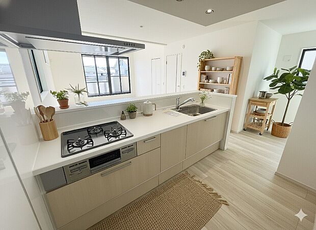 【キッチン】5号棟 食洗機付きのシステムキッチンは、調理スペースも十分確保しており奥様も喜びます。