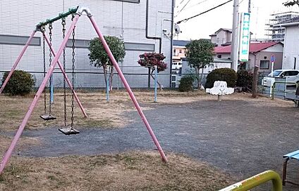 塚本公園 約160m