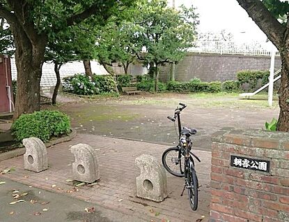 朝霧公園 約800m