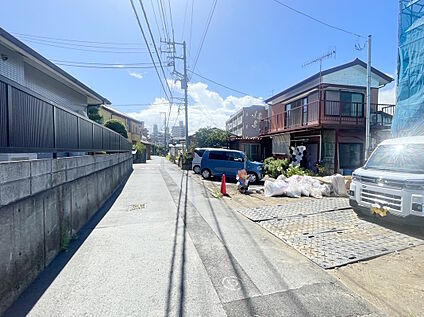 前面道路を含む外観