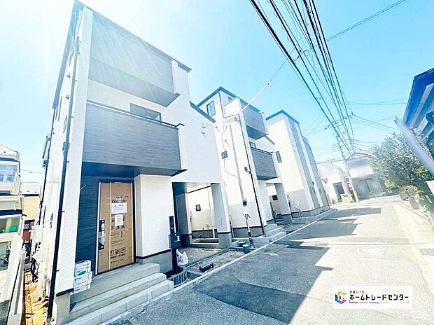 ≪前面道路含む現地写真≫
北西側約8.5ｍあるので、車庫入れが苦手な方でも安心して入れられます。また小・中学校やスーパー、コンビニなど徒歩10分圏内にあるので周辺環境も良好です♪