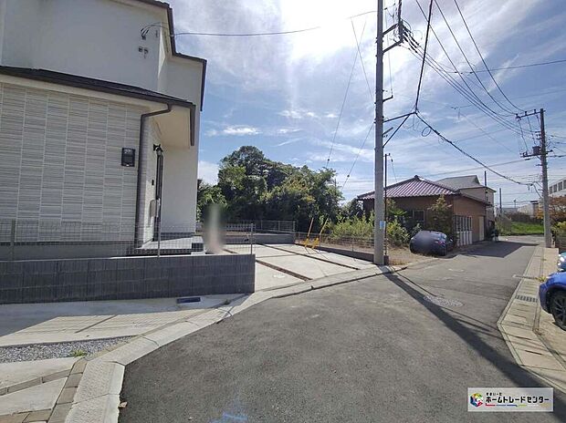 一戸建ての大きなメリットは、「自分の土地」を自由に使えること。好きなペットとの暮らし、ガーデニングやＤＩＹ、車やバイクの手入れなど様々な趣味を楽しめます♪