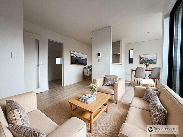 ≪リビング≫
自然光に包まれたリビング。あふれる陽光の輝き、子どもたちの笑顔も光り輝いて見えますね☆※こちらはCGで画像を生成したイメージ画像になります。家具などは付いておりません。