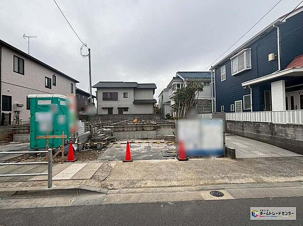 ≪現地外観写真≫
一戸建ての大きなメリットは、「自分の土地」を自由に使えること。好きなペットとの暮らし、ガーデニングやＤＩＹ、車やバイクの手入れなど様々な趣味を楽しめます♪