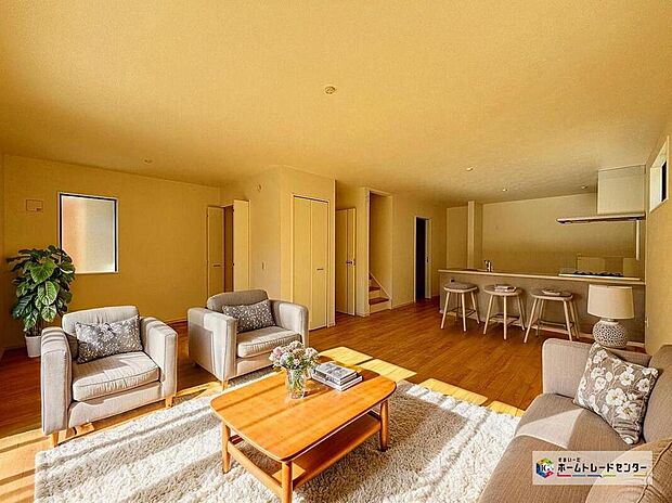 暖かな雰囲気のＬＤＫ。ご家族が自然と集まる穏やかな暮らしがイメージできますね♪
※こちらはCGで画像を生成したイメージ画像になります。家具などは付いておりません。