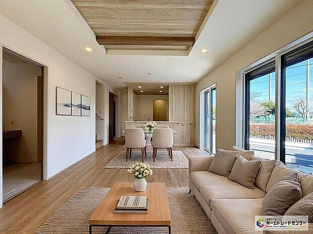 暖かな雰囲気のＬＤＫ。ご家族が自然と集まる穏やかな暮らしがイメージできますね♪
※こちらはCGで画像を生成したイメージ画像になります。家具などは付いておりません。