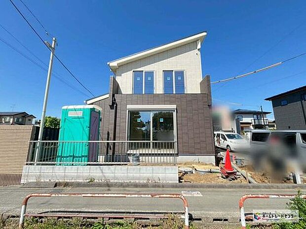 【現地外観写真】
一戸建ての大きなメリットは、「自分の土地」を自由に使えること。好きなペットが飼えるほか、ガーデニングやＤＩＹ、車やバイクの手入れなど様々な趣味を楽しめます♪