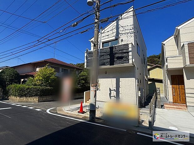 【【現地外観写真】】≪１号棟≫新生活を彩るこだわりの仕様設備☆
あると便利な「スマートキー」・「食洗機」・「浴室乾燥機」・「床暖房」・「電動シャッター」付き♪