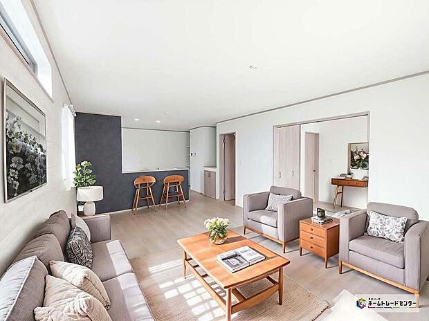 【リビング】自然光がたっぷり室内に降り注ぎ、居心地のよいリビング。ご家族の楽しい笑い声が聞こえてきそうです。
※こちらはCGで画像を生成したイメージ画像になります。家具などは付いておりません。