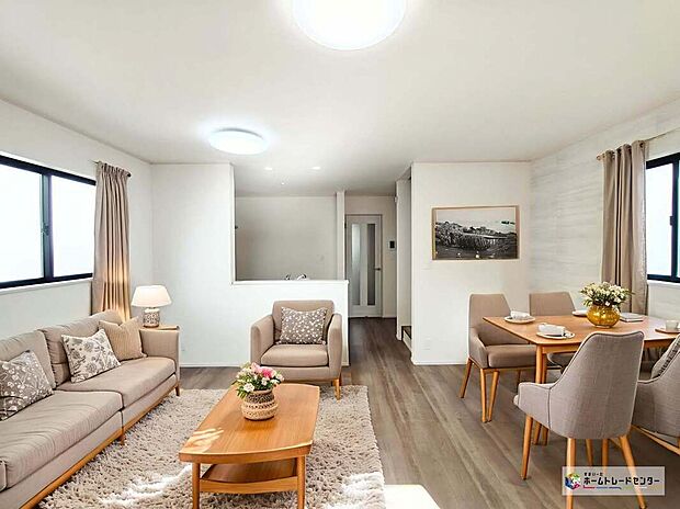 【リビング】リビングにはたくさんの窓を設置しました♪各方向から光が差し込みます！
※こちらはCGで画像を生成したイメージ画像になります。家具などは付いておりません。