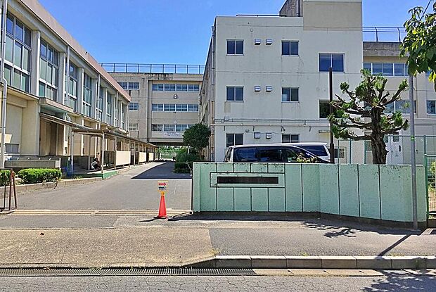 松戸市立新松戸南中学校（約60m）