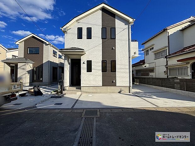 【【現地外観写真】】【B号棟】子育て環境にはピッタリな落ち着いた雰囲気の住宅地♪戸建ては建物が独立しているため、マンションのように上下階や隣からの騒音を気にせずに過ごせるのもポイントですね♪