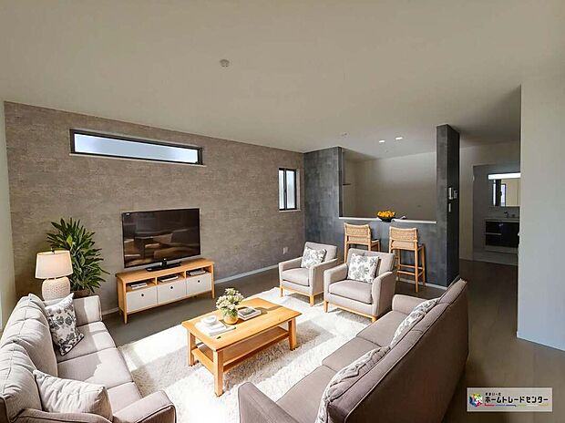 【C号棟リビング】採光良好なリビングは、ご家族の憩いの空間。居心地の良い快適な安らぎの場所にもなりそうです♪
※こちらはCGで画像を生成したイメージ画像になります。家具などは付いておりません。