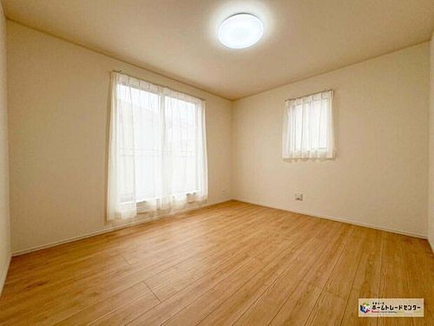 【リビング以外の居室】心地良い風を感じられる全居室２面採光！風通しがよく効果的に空気の入れ替えができます♪

