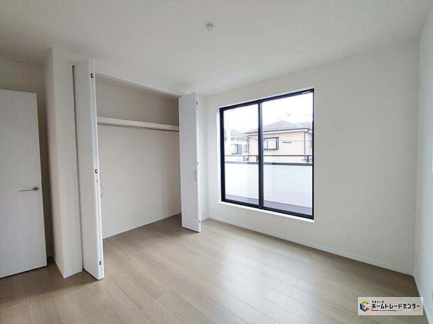 【リビング以外の居室】【A号棟】部屋をすっきり美しく保てます!全居室に収納をご用意しておりますので居室の全空間を有効活用出来ます。自分好みのお部屋で、ゆったりお寛ぎ頂けます。