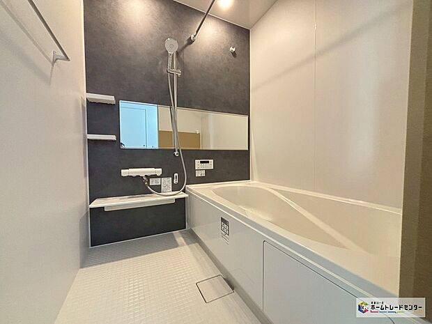 【浴室】【3号棟】お湯の量を自動で調整し、適温を維持することで無駄な水やガス（燃料）の使い過ぎを防ぎ、お湯の温度も自動で調整できるので、いつでも適温で快適に入浴できます！