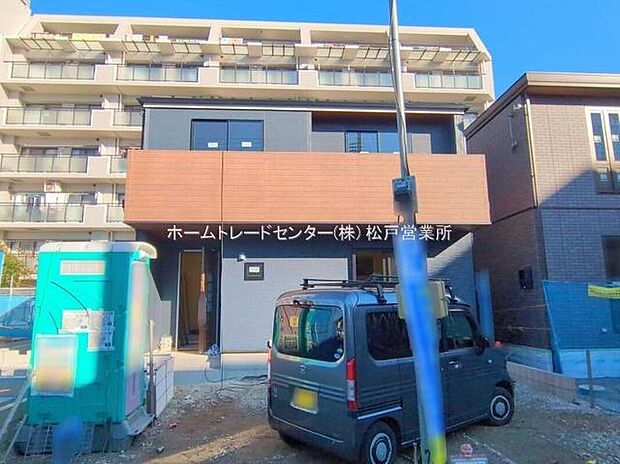 【現地外観写真】一戸建ての大きなメリットは、「自分の土地」を自由に使えること。好きなペットが飼えるほか、ガーデニングやDIY、車やバイクの手入れなど様々な趣味を楽しめます♪