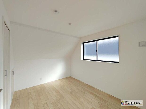 【リビング以外の居室】【3号棟】大容量の収納を設えることでいつでもお部屋をすっきり美しく保てます!全居室に収納をご用意しておりますので居室の全空間を有効活用出来ます。自分好みのお部屋で、ゆったりお寛ぎ頂けます。