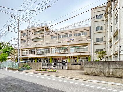 松戸市立六実第三小学校 750m(徒歩10分)