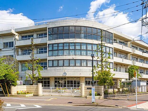 市川市立妙典中学校(約950m)