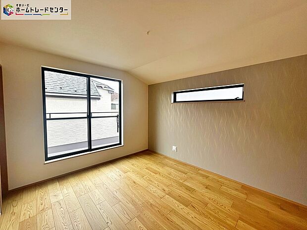 【B号棟 リビング以外の居室】2階の居室は日当たり良好でお昼寝したくなる温かさ♪
朝日と共に起きて、日中もたっぷり日差しが降り注ぐ間取り。