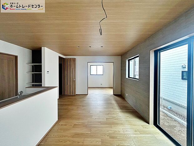 【B号棟 リビング】ゆっくりくつろげるLDKに家族みんなが集まるコミュニケーションハウス。毎日大切な家族とコミュニケーションがとれる家族思いの間取りを作りました。