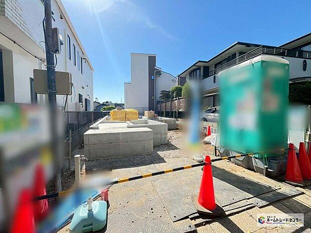 【現地外観写真】一戸建ての大きなメリットは、「自分の土地」を自由に使えること。好きなペットが飼えるほか、ガーデニングやDIY、車やバイクの手入れなど様々な趣味を楽しめます♪