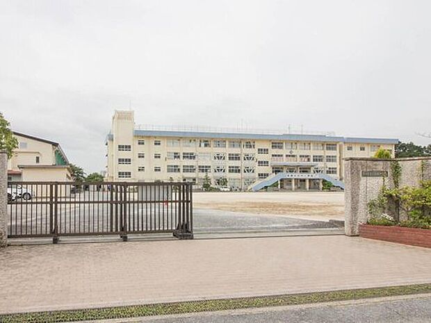 市川市立下貝塚中学校（約350m）