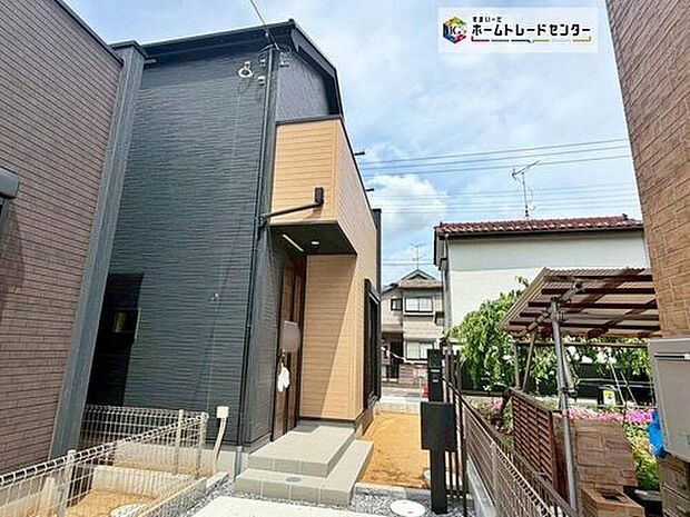 【現地外観写真】☆2号棟☆
休日にご家族揃ってご見学はいかがでしょうか♪実際の現地を見てみると図面などではわからない、新たな発見もありますのでまずはお気軽にお問い合わせください♪