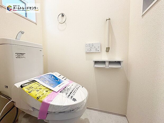 【トイレ】トイレスペースが１・２階にございますので、朝の混雑時に家族が分散して使用できます。またゲスト用・家族用と分けることも出来ますよ。