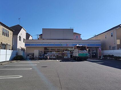 ローソン市川新田三丁目店 600ｍ(徒歩8分)