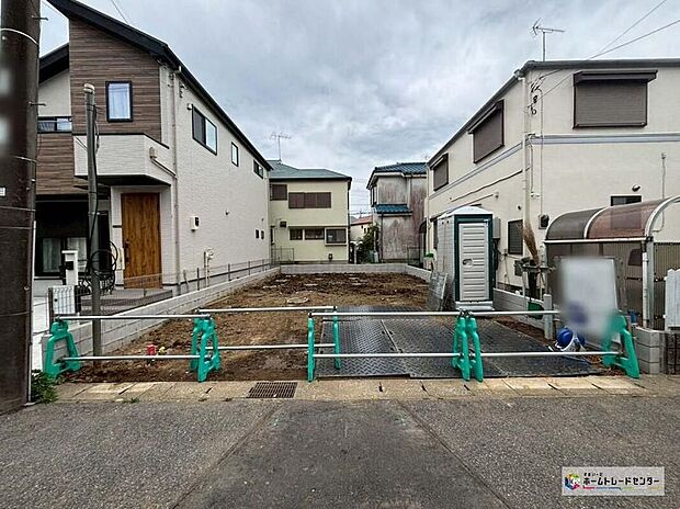 【現地外観写真】一戸建ての大きなメリットは、「自分の土地」を自由に使えること。好きなペットが飼えるほか、ガーデニングやＤＩＹ、車やバイクの手入れなど様々な趣味を楽しめます♪