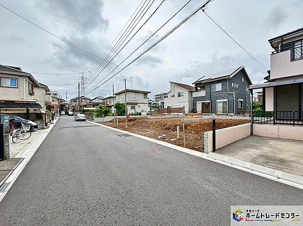 【前面道路含む現地写真】休日にご家族揃ってご見学はいかがでしょうか♪実際の現地を見てみると図面などではわからない、新たな発見もありますのでまずはお気軽にお問い合わせください♪