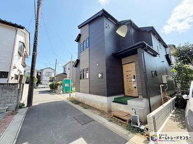 【前面道路含む現地写真】前面道路は車通りの少ない道路。駅や市街地も近く、小学校徒歩5分と利便性に優れたエリアです♪暮らしが豊かになる住環境が揃っています!