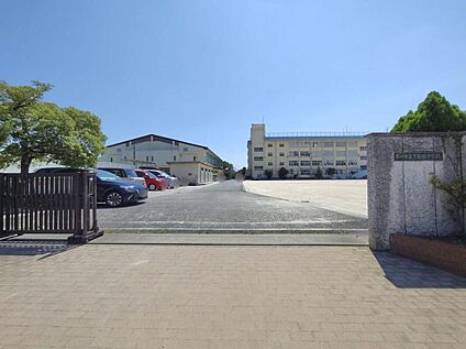 市川市立下貝塚中学校 1300m (徒歩17分)