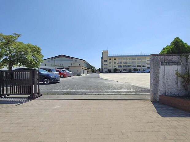 市川市立下貝塚中学校(約1,300m)