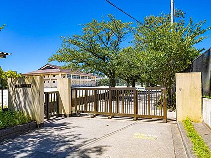 市川市立第一中学校 2142m(徒歩27分)