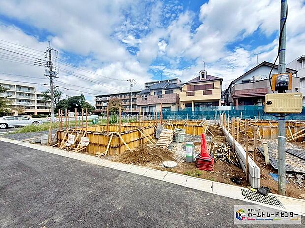 【現地写真】【3号棟】
休日にご家族揃ってご見学はいかがでしょうか♪実際の現地を見てみると図面などではわからない、新たな発見もありますのでまずはお気軽にお問い合わせください♪